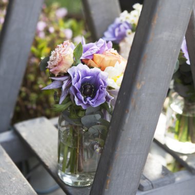 Gül, papatya, okaliptüs, anemon çiçeği, Frezya cam adımları hakkında