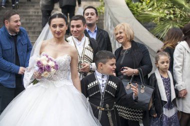 Gelin pozlar fotoğraf Sioni katedral önünde bir Gürcü Ortodoks katedrali olduğunu