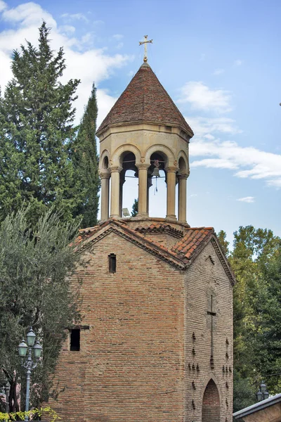 Georgia, Tbilisi . One of the famous memorials in the old city - Sioni Church in honour of Virgin Assumption or just Sioni. — Stock Photo, Image