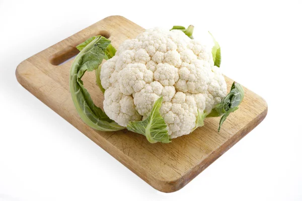 Close-up of cauliflower on cutting board — Stock Photo, Image
