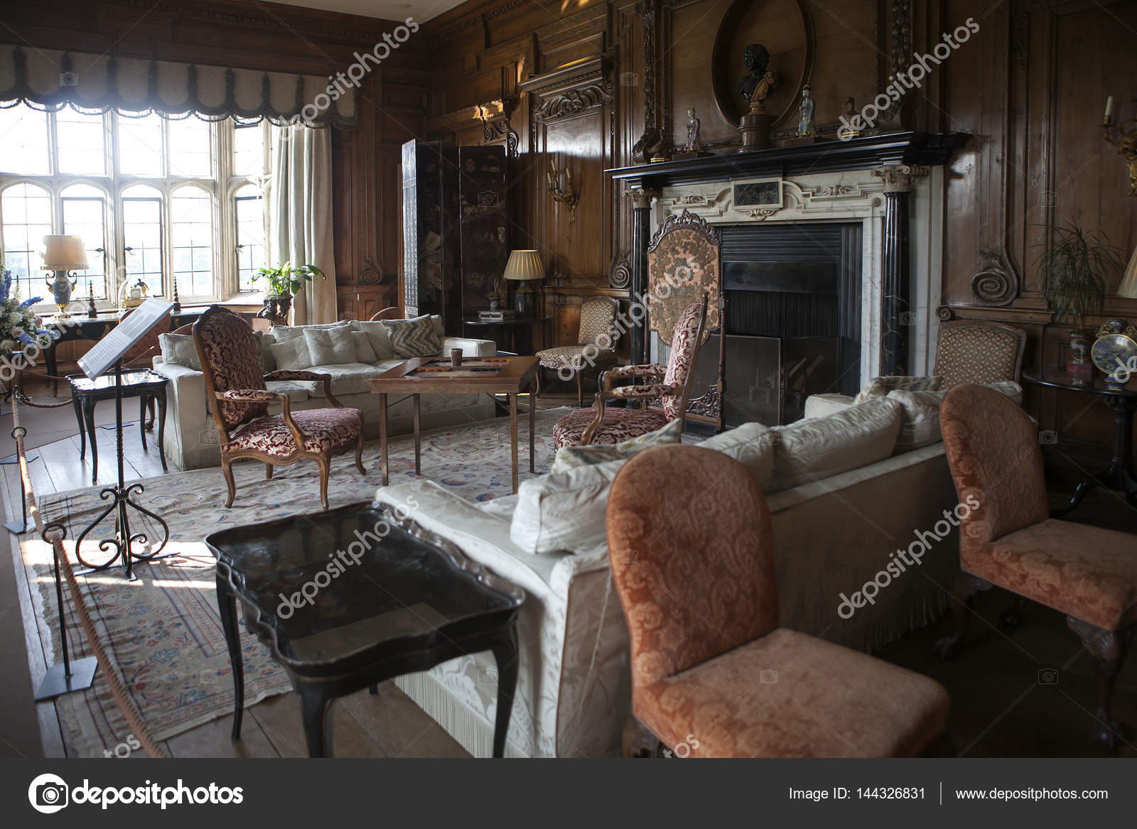 Typische interieur van Engelse kasteel – Redactionele stockfoto ... Typische interieur van Engelse kasteel – Redactionele stockfoto ...