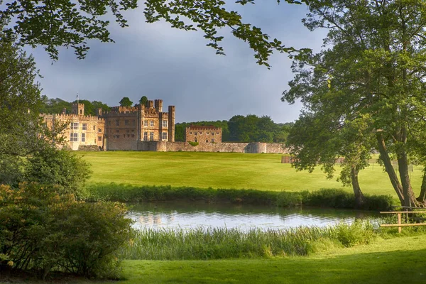 Das majestätische leeds schloss in der kent region von england. — Stockfoto