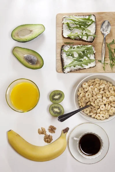 The ideal breakfast for the proper energy for the full day. Coffee with milk, orange juice, fruit . — Stock Photo, Image