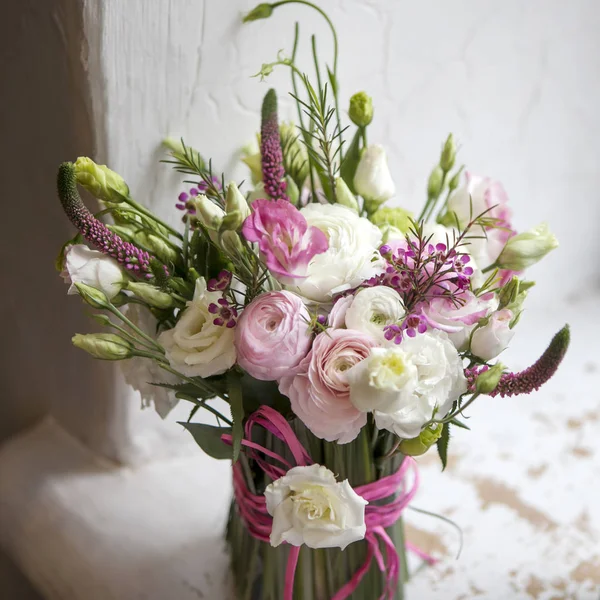 The Spring bouquet of pink Ranunculus, lisianthus and Veronica f — Stock Photo, Image