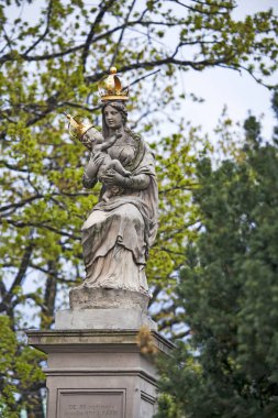 Our Lady kim yardımcı olur Hıristiyanlar, Passau resimde örnek alınarak, kurulan ve Jozef Bellotti tarafından inşa edildi. 1683 yılında inşa