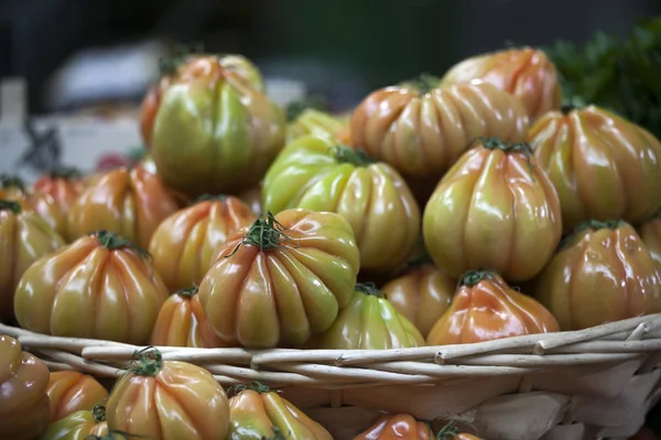 Inglaterra, Londres, Southwark, Borough Market, puesto de verduras, exhibición de tomate —  Fotos de Stock