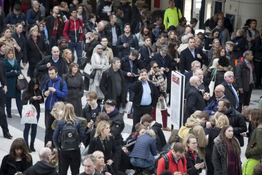 Liverpool Street İstasyonu'na kişi. 1874 yılında üçüncü en yoğun olduğu ve ana tren biri İngiltere'de, bağlantı oluşturmak Londra metro istasyonları açtı