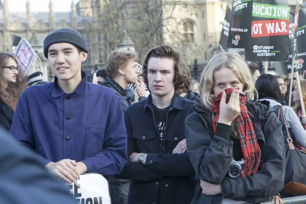 Studenci protestują przeciwko opłat i cięć i długu w centrum Londynu. — Zdjęcie stockowe