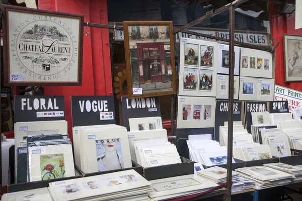 Hermosas tarjetas en venta en el mercado de Portobello cerca de Notting Hill Gate Londres — Foto de Stock