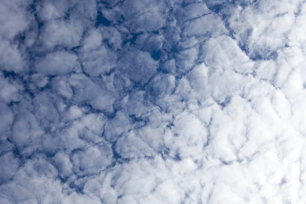 Den vackra blå himlen med moln bakgrund. Sky moln. Sky w — Stockfoto