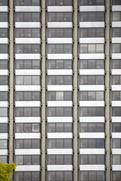 A fachada do edifício em estilo construtivista — Fotografia de Stock