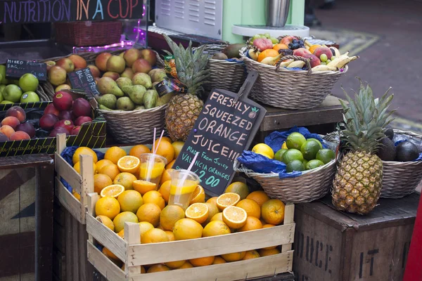 Fruit sale near metro station embankment — Stock Photo, Image