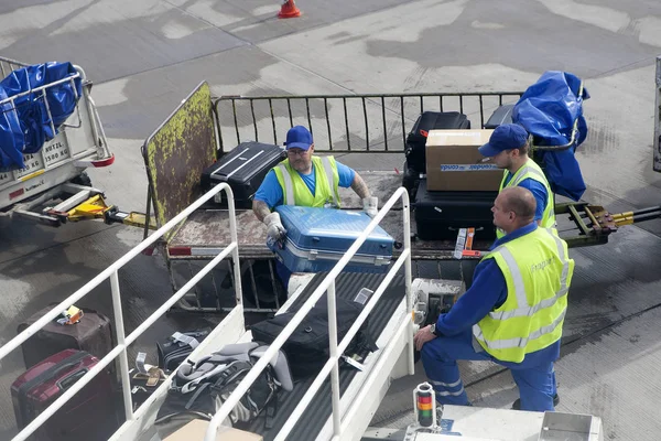 Airport, gangway, airplane, luggage, loader – Stock Editorial Photo ...