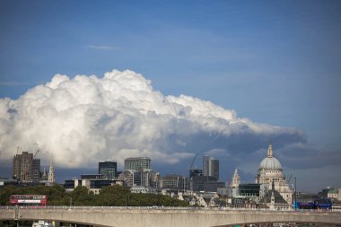 Londra yukarıda Cumulonimbus capillatus Güz
