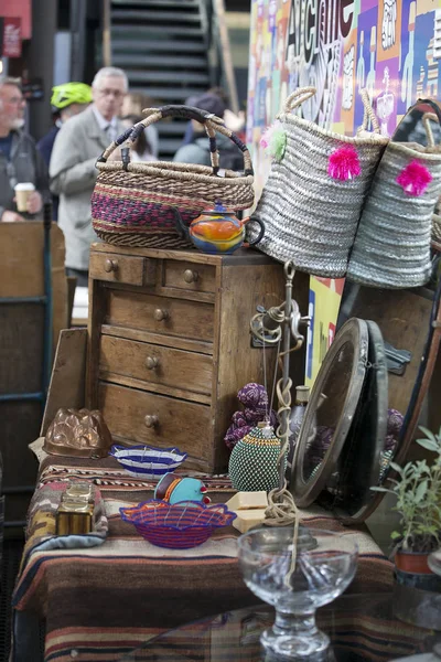 Antika pazarı Spitalfields piyasada geleneksel Perşembe günleri düzenlenmektedir — Stok fotoğraf