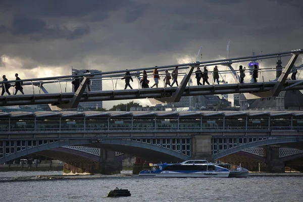 Cumulonimbus capillatus über London im Herbst — Stockfoto