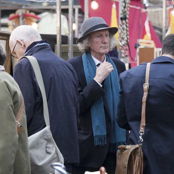 Marché d'antiquités dans le marché Spitalfields est traditionnellement tenue le jeudi — Photo