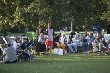 Aile piknik Hyde Park'ta aldı