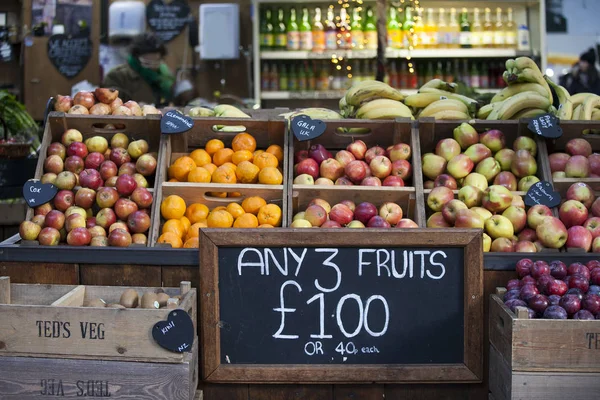 Various fruits for sale on the Borough market — Stock Photo, Image