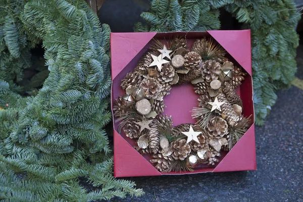 Corona de Navidad como decoración casera para la Navidad —  Fotos de Stock