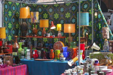 Antika Spitalfield piyasada satışı