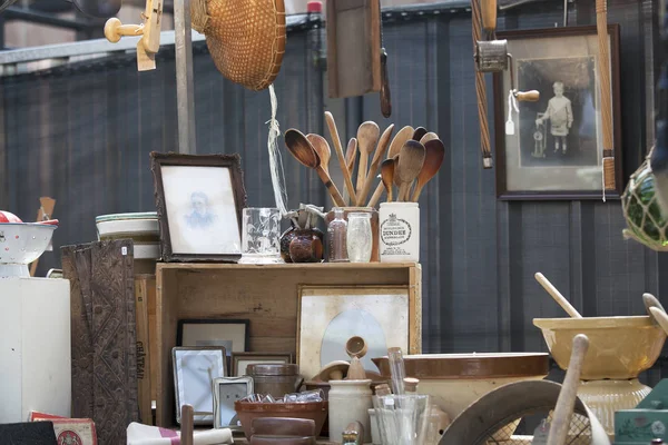 Venta de antigüedades en el mercado de Spitalfield —  Fotos de Stock