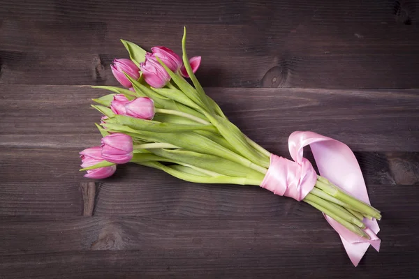 Il biglietto di auguri per San Valentino. Bouquet di tulipani rosa — Foto Stock