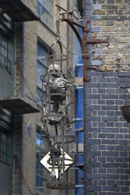 Kodes cezaevi Müzesi Bankside'dışında ziyaretçi.