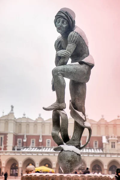 Socha studenta na Mariacki náměstí, zima, — Stock fotografie