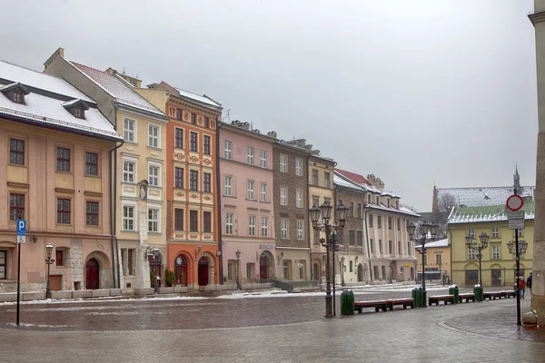 Rue dans la vieille ville médiévale de Cracovie, Pologne — Photo