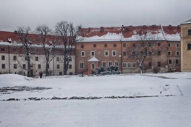 Wawel Royal Castle Wawel tepe üzerinde. Krakow Polonya