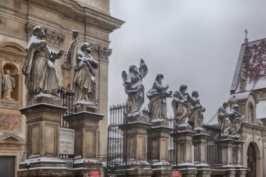 Havariler Kilisesi St. Peter ve Paul Krakow karda resmini