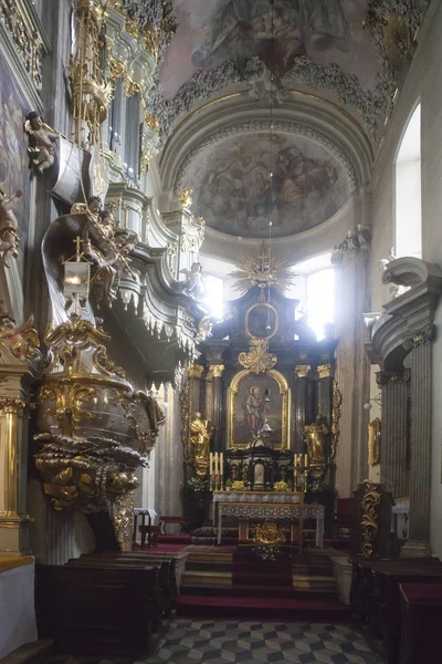 Interior de la Iglesia de San Andrés. Arquitectura barroca rococó dentro —  Fotos de Stock