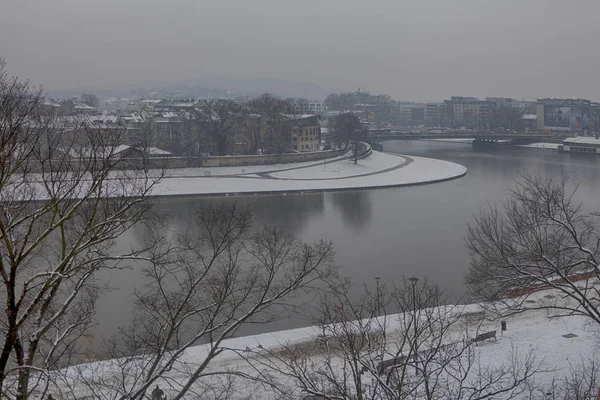 Fiume Vistola. Vista dal castello reale di Wawel sulla collina di Wawel — Foto Stock