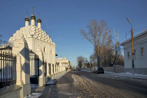 View of Church of St. Nicholas on Posada - Orthodox Old Believers Church at winter day. Architectural style - Russian uzorochie - Moscow uzorochie — Stock Photo, Image