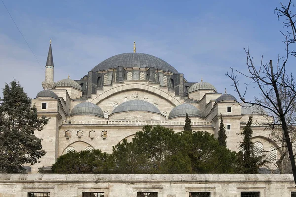 Ny moské - Yeni Cami i Eminönü i Istanbul i Turkiet. — Stockfoto