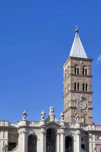 丰塔纳阿尔喷泉和圣玛丽亚德利 Angeli e dei 马尔大教堂在罗马，意大利 — 图库照片