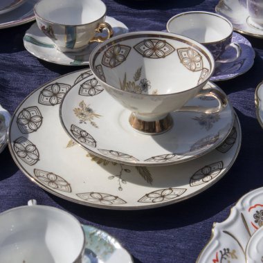 Eski şeyler ve antika eski bölgesinde sokak bit pazarı