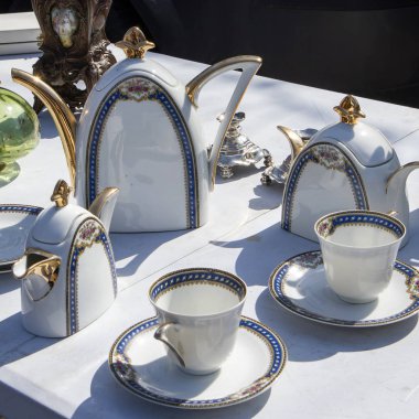 Eski şeyler ve antika eski bölgesinde sokak bit pazarı