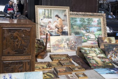 Eski şeyler ve antika eski bölgesinde sokak bit pazarı