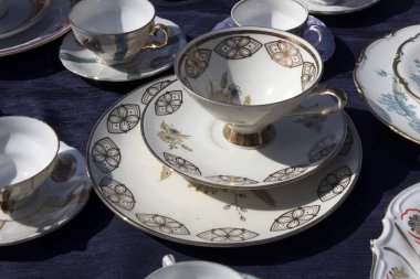 Eski şeyler ve antika eski bölgesinde sokak bit pazarı