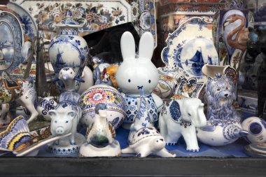 Beyaz-mavi porselen biblolar geleneksel Hollanda tarzı hayvan