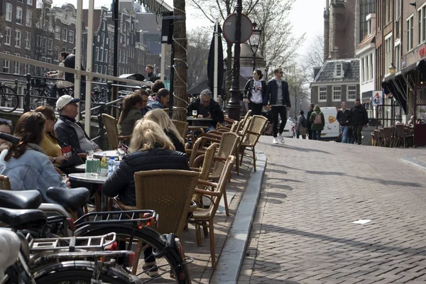 Mensen is na de lunch in het Cafe — Stockfoto