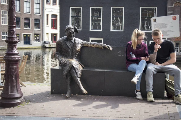 Una escultura de bronce de Alida Bosshardt-Major Bosshardt de Peter de Leeuwe en el Barrio Rojo, Amsterdam, Holanda . —  Fotos de Stock