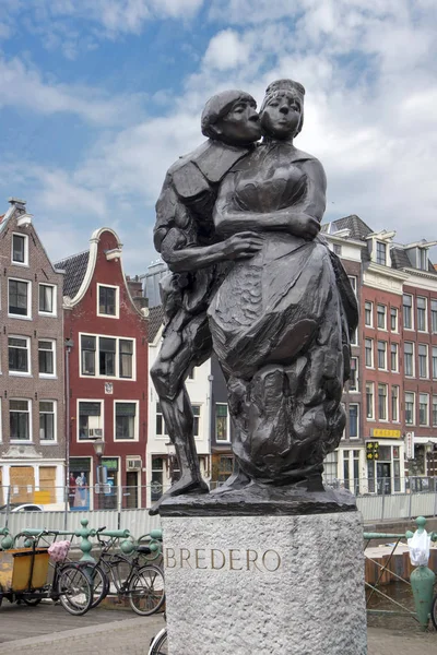 Amsterdam, Netherlands. Bronze monument to Gerbrand Andiaenszoon Bredero — Stockfoto