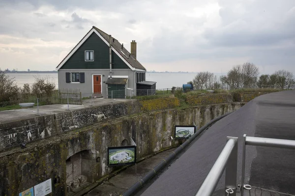 Forteiland Pampus of Fort Pampus Island, een kunstmatig eiland in het Ijmeer, provincie Noord-Holland, Nederland — Stockfoto