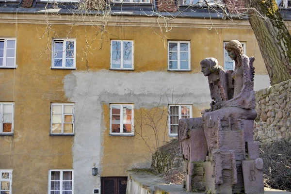 Die Statue von Kriegen und Sava, den legendären Stadtgründern oder Aufständischen, ist in der Skulptur einer Frau und eines Mannes dargestellt — Stockfoto