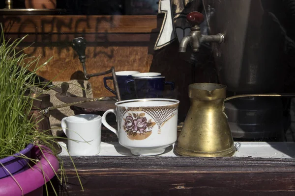 Coffee and a cup in the window of a coffee house in the old town — Stock Photo, Image