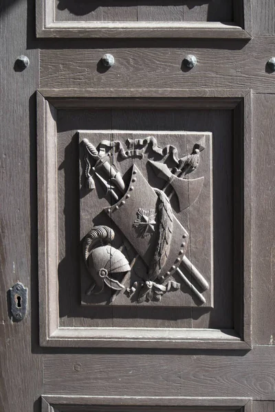Un fragment d'une porte en bois dans le Palais Royal de Varsovie — Photo