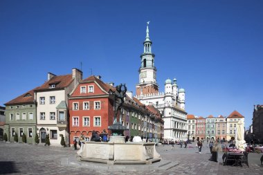 Eski pazar sqaure. Orpheus heykel ve Belediye Binası